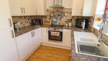 Dishwasher, cookware/dishes/utensils