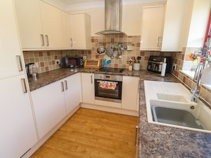 Dishwasher, cookware/dishes/utensils - Yonde View (Camborne)