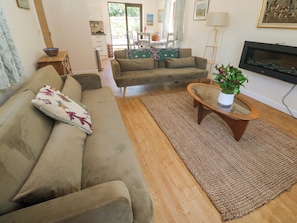 Living area - Yonde View (Camborne)
