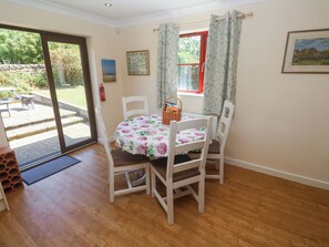 Dining - Yonde View (Camborne)