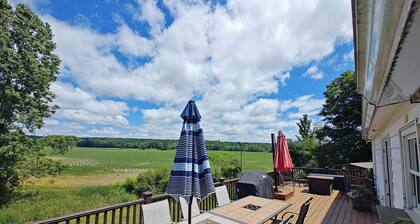 Quaint 4-bedroom farmhouse with a view!