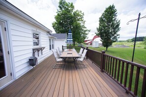 Outdoor dining - Quaint 4-bedroom farmhouse with a view! (Rome)