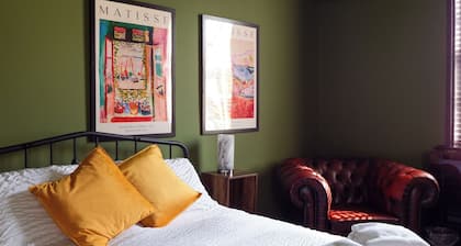 Cheshire Yeoman Station Hotel
