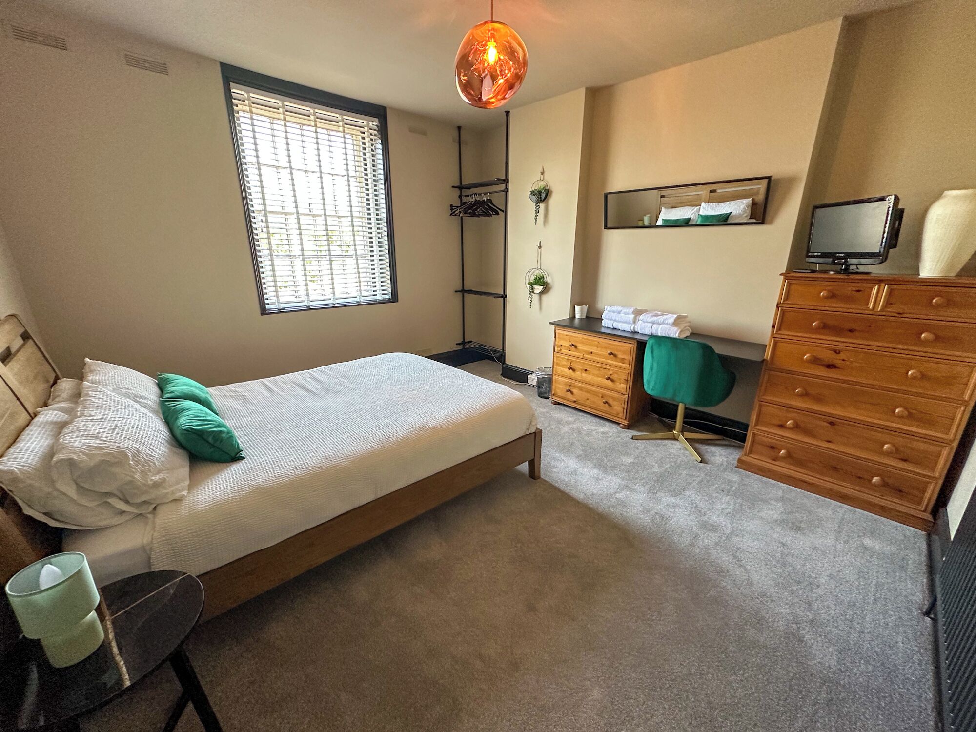 Deluxe kamer, 1 kingsize bed | Een strijkplank/strijkijzer, gratis wifi