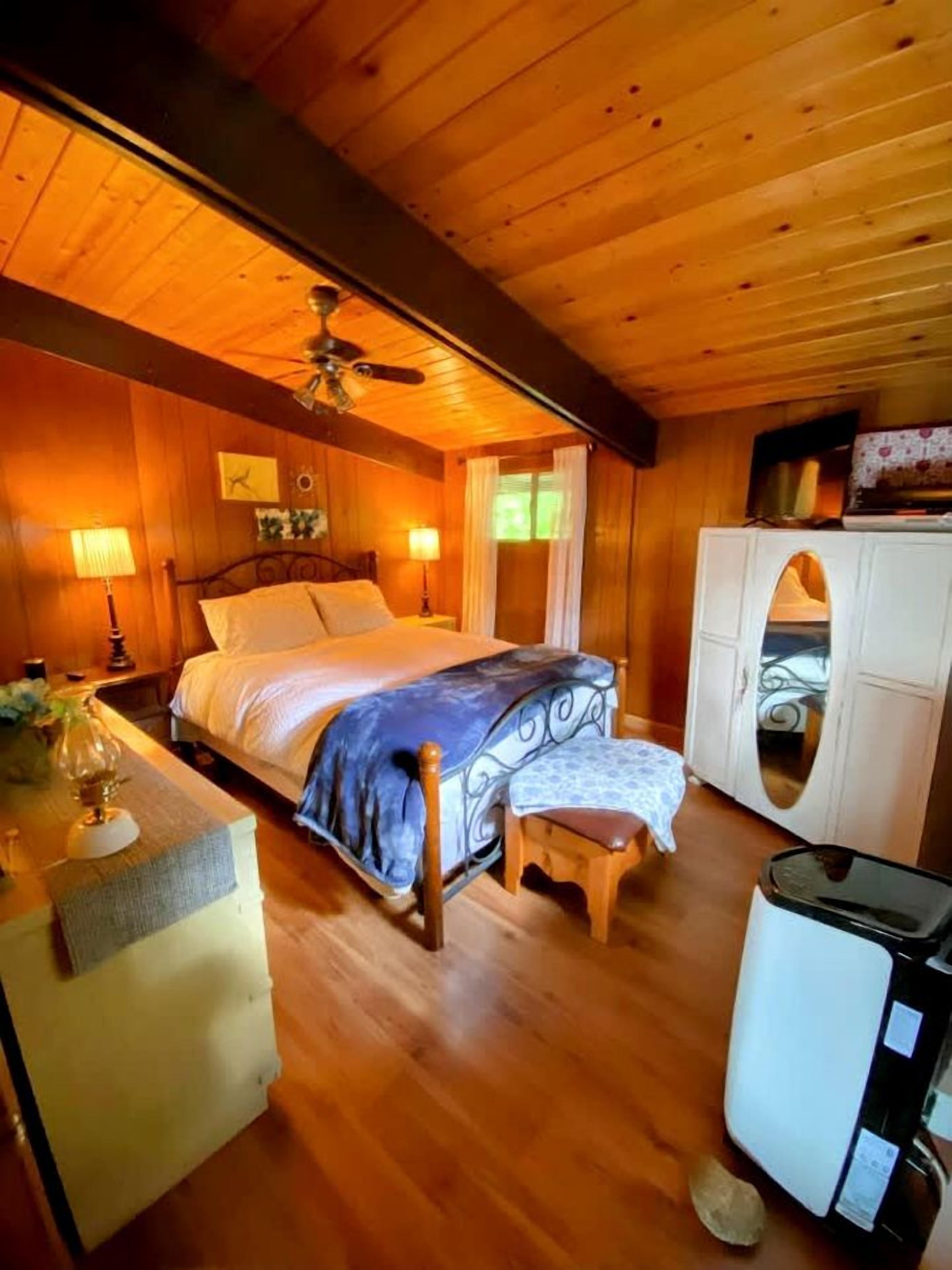 3 Schlafzimmer, Schreibtisch, Bügeleisen/Bügelbrett, Reisekinderbett