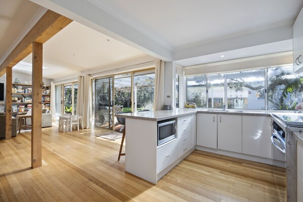 Private kitchen - Moonah Sands with Cottage (Rye)