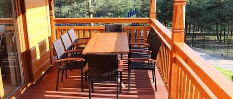 Maison, balcon, vue jardin | Restauration extérieure