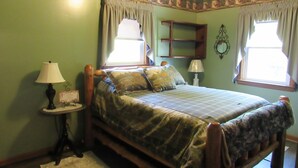 Unclassified image, 4 of 24, button - 3-bedroom Pine Cone cottage in lovely Lancaster with AC and charm (Lancaster)