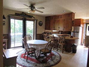 Dining - 3-bedroom Pine Cone cottage in lovely Lancaster with AC and charm (Lancaster)