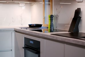 Coffee/tea maker, fridge, microwave, oven