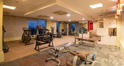 Cityscape, Siddha Xanadu, Newtown: Gym, pool, restaurant, garden, 24/7 security.