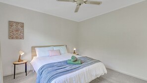 3 bedrooms, iron/ironing board, travel crib, internet - Hemmet in Sunset Strip (Sunset Strip)