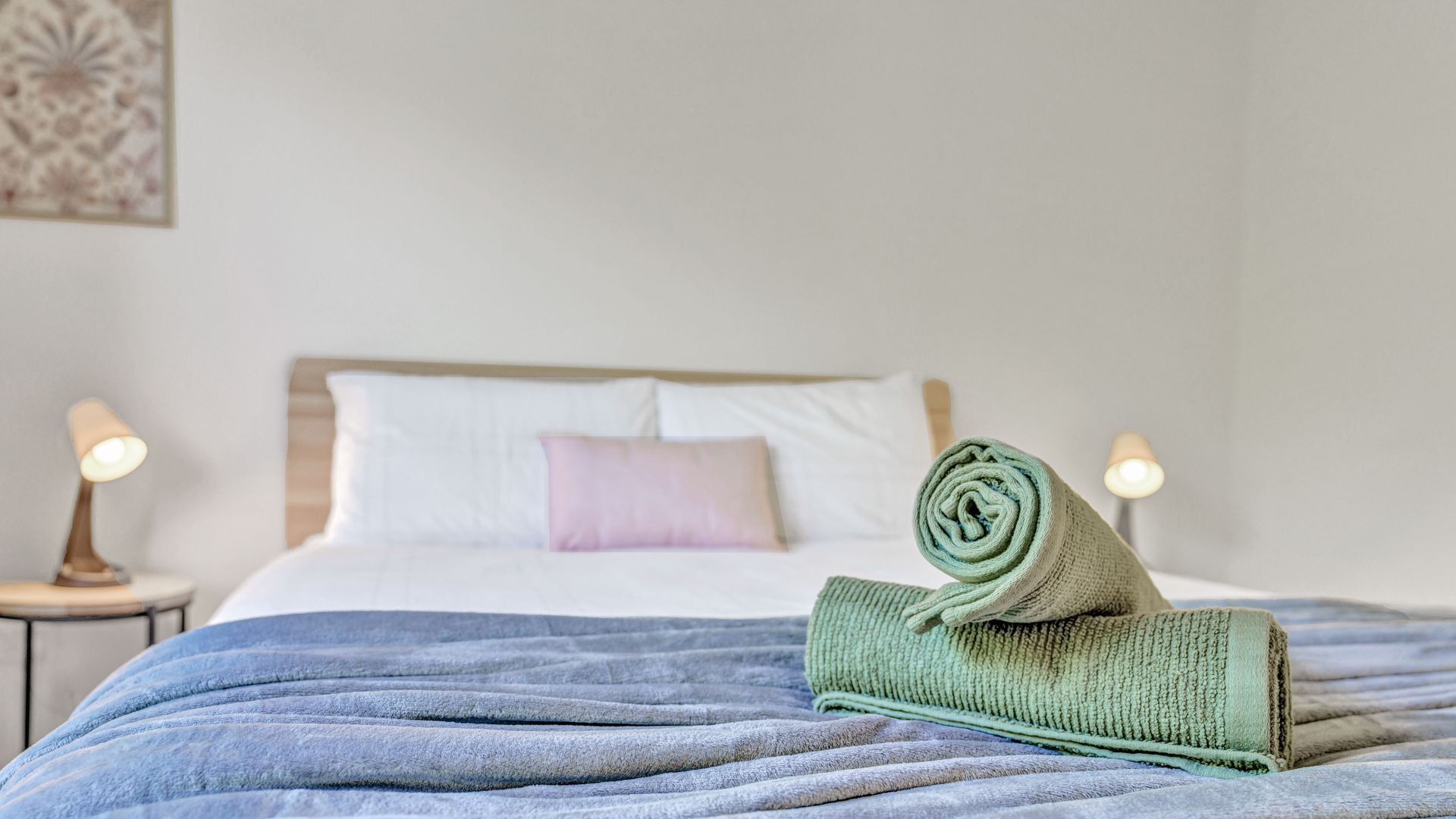 3 habitaciones, tabla de planchar con plancha, cuna de viaje y internet 