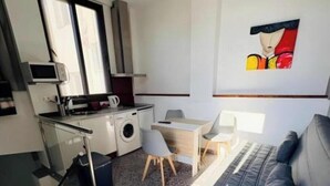 Interior - Mesones Apartments: Superior 1-Bedroom Apartment (Granada)