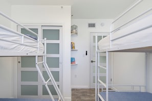 2 Schlafzimmer, Schreibtisch, Bügeleisen/Bügelbrett, kostenloses WLAN
