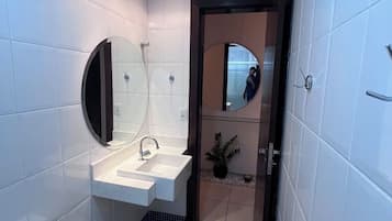 Asciugamani, sapone, carta igienica