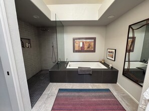 Hair dryer, towels, soap, shampoo - Ventana Canyon Golf and Racquet Club 2-bedroom townhome (Tucson)