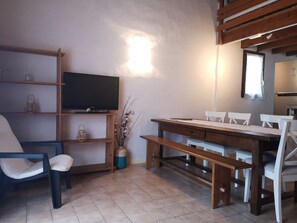 Interior - House with an enclosed, tree-lined garden in La Palmyre (Les Mathes)
