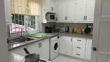 Coffee/tea maker, fridge, microwave, oven