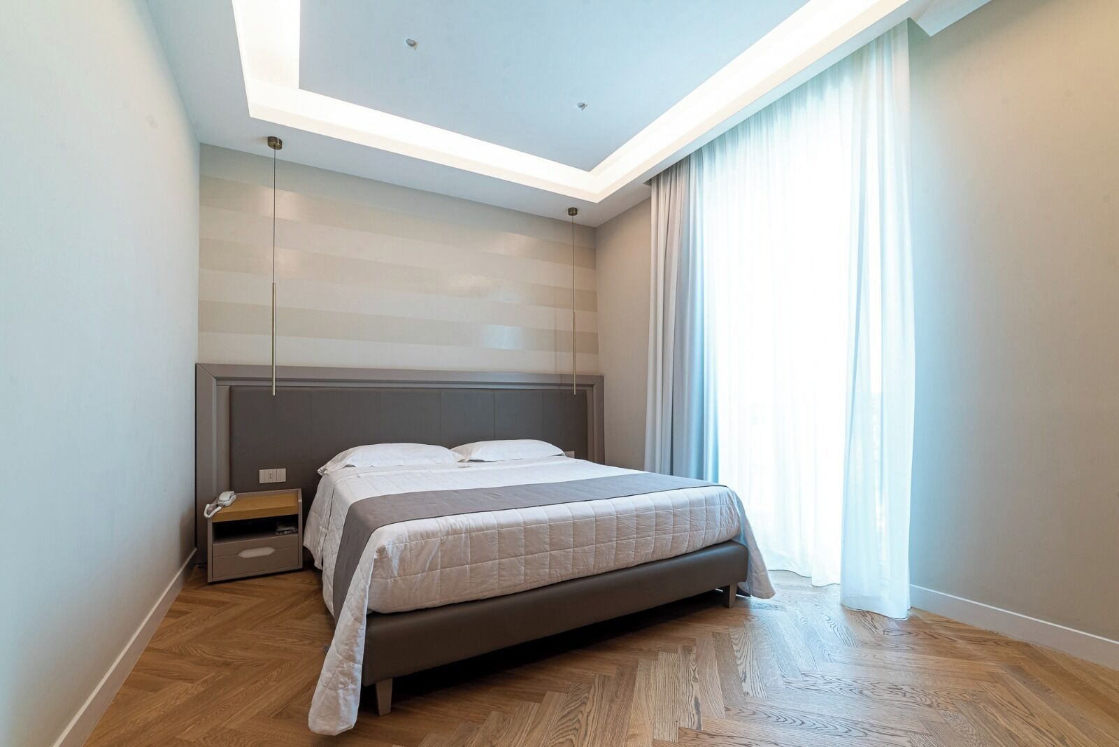 Habitación doble estándar, balcón, vista a la colina | Caja de seguridad en la habitación, cortinas blackout y insonorización 