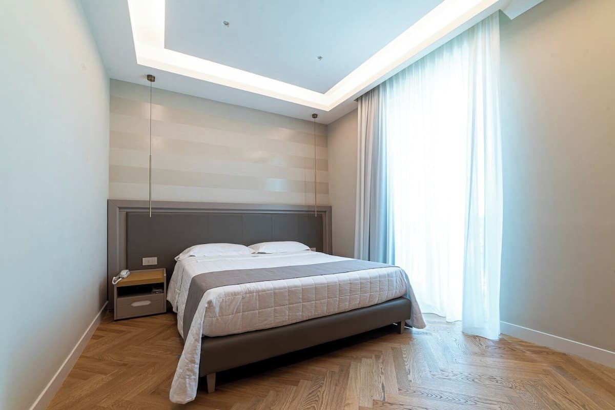 Caja de seguridad en la habitación y cortinas blackout 