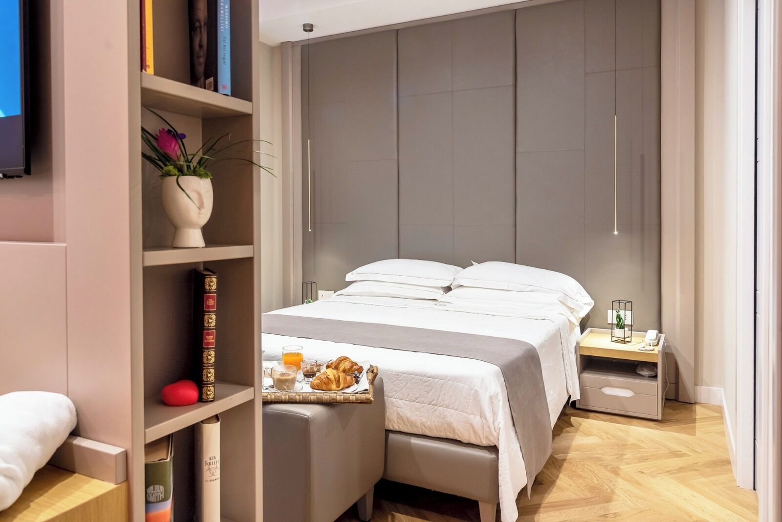Deluxe Suite, Balcony, Hill View | In-room safe, blackout drapes, soundproofing, WiFi (free)
