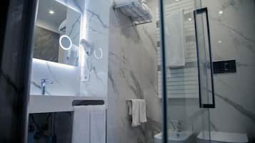 Chambre Double Standard, balcon, vue colline | Salle de bain