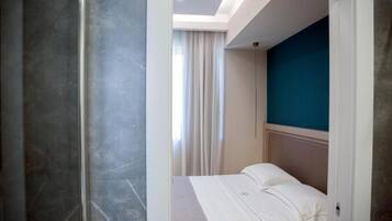 Standard-Doppelzimmer, Balkon, Hügelblick