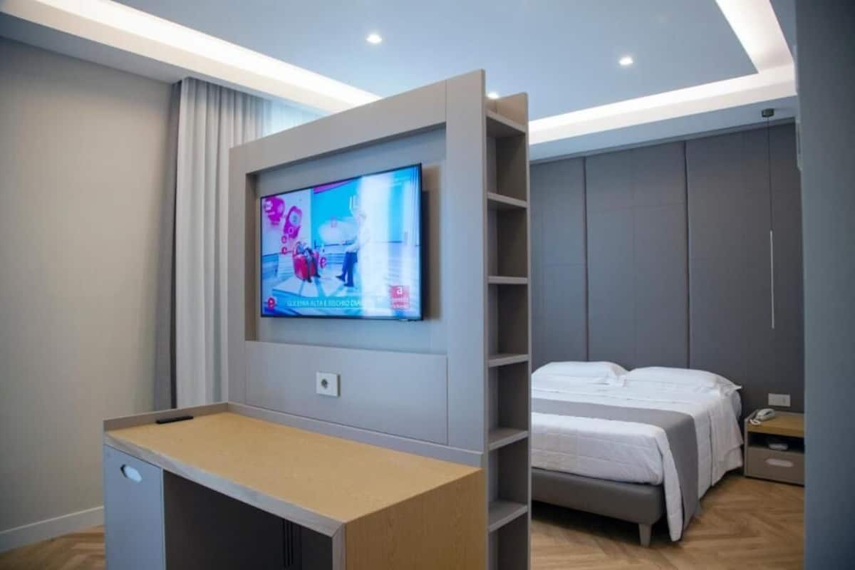 Deluxe Suite, Balcony, Hill View