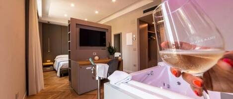 Deluxe Suite, Balcony, Hill View