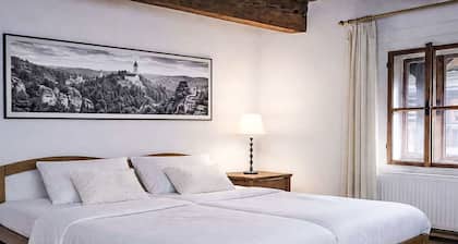 Atemberaubendes alleinstehendes Ferienhaus mit W-LAN, TV, Terrasse und Haustiere erlaubt