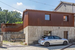 Exterior - 2-Bedroom Holiday Home 'AL Fonte De S. Tiago' with Mountain View, Wi-Fi & Air Conditioning (Fafião)
