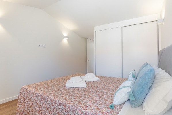 2 bedrooms, WiFi, bed sheets