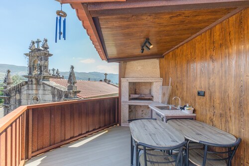 2-Bedroom Holiday Home 'AL Fonte De S. Tiago' with Mountain View, Wi-Fi & Air Conditioning