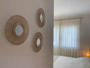 WiFi, bed sheets
