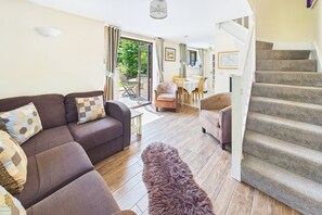 Living area - Forest of Dean Retreat, Colne Brook Barn, Pet Friendly with Large Garden! (Alvington)
