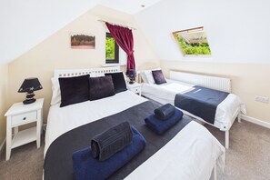 Room - Forest of Dean Retreat, Colne Brook Barn, Pet Friendly with Large Garden! (Alvington)