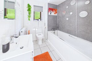 Bathroom - Forest of Dean Retreat, Colne Brook Barn, Pet Friendly with Large Garden! (Alvington)