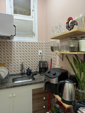 Private kitchen - Downtown Rio Studio | AC, Fast WiFi, Near Airport & Beaches (Rio de Janeiro)