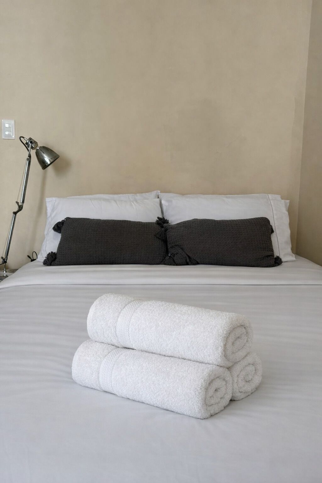 Iron/ironing board, internet, bed sheets