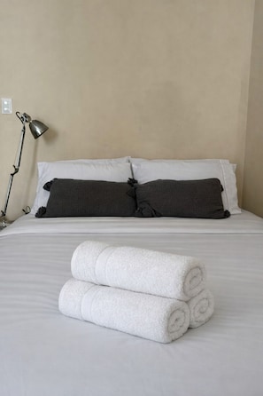 Iron/ironing board, Internet, bed sheets - Downtown Rio Studio | AC, Fast WiFi, Near Airport & Beaches (Rio de Janeiro)