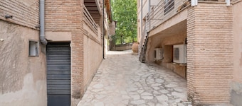 Apartment 'Naroha' with Mountain View, Shared Pool and Wi-Fi