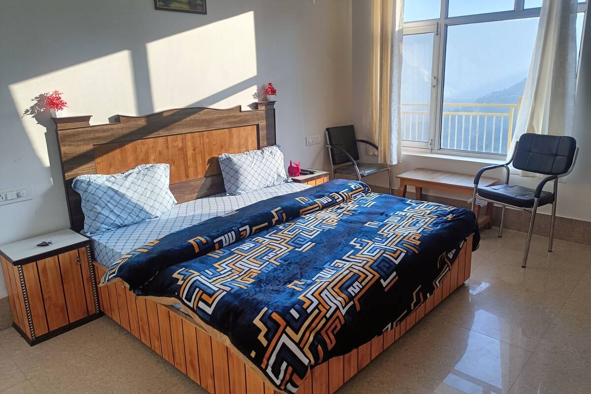 Deluxe-Doppelzimmer, Balkon, Hügelblick | Schallisolierte Zimmer, kostenloses WLAN