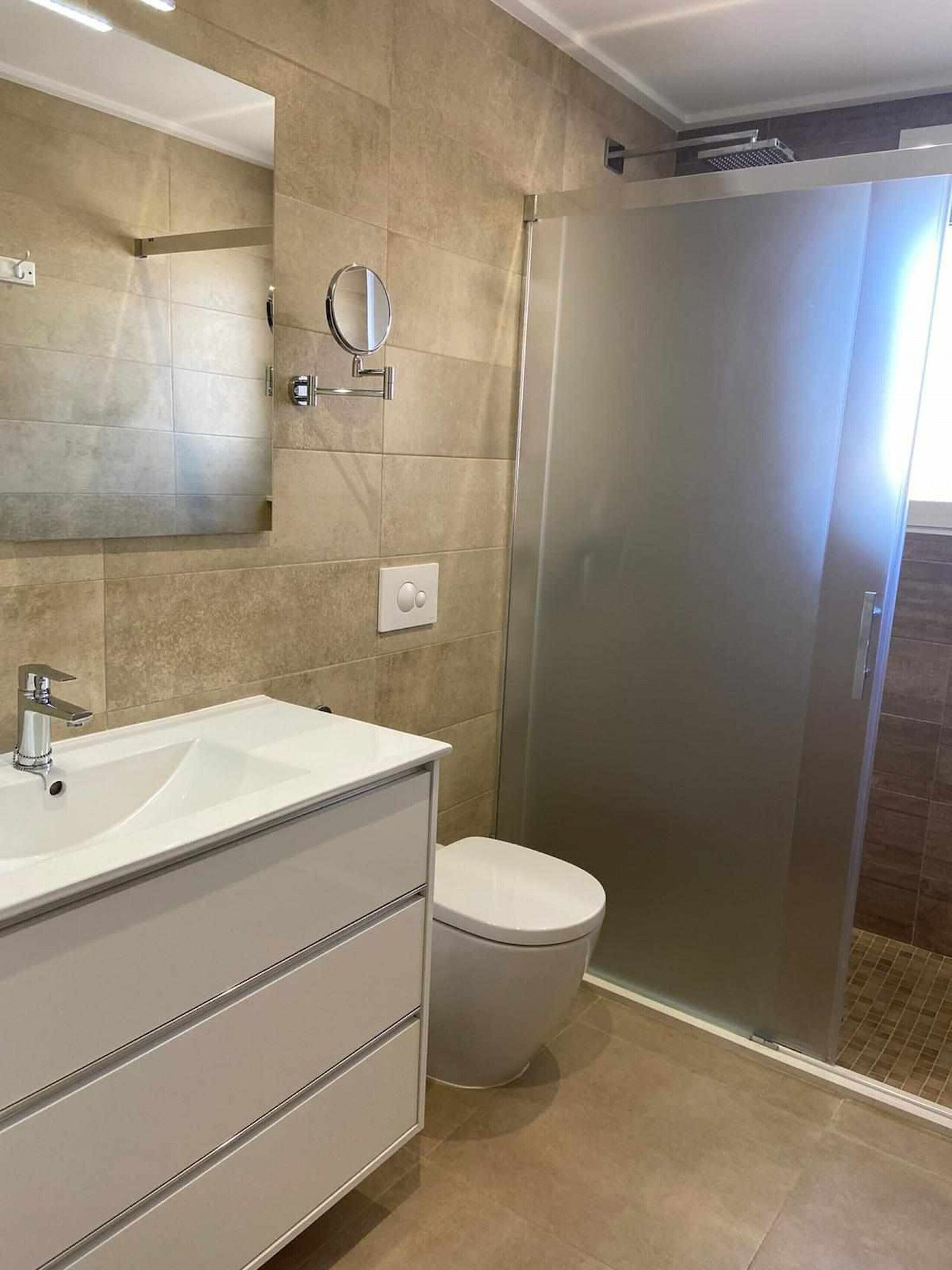 Shower, towels