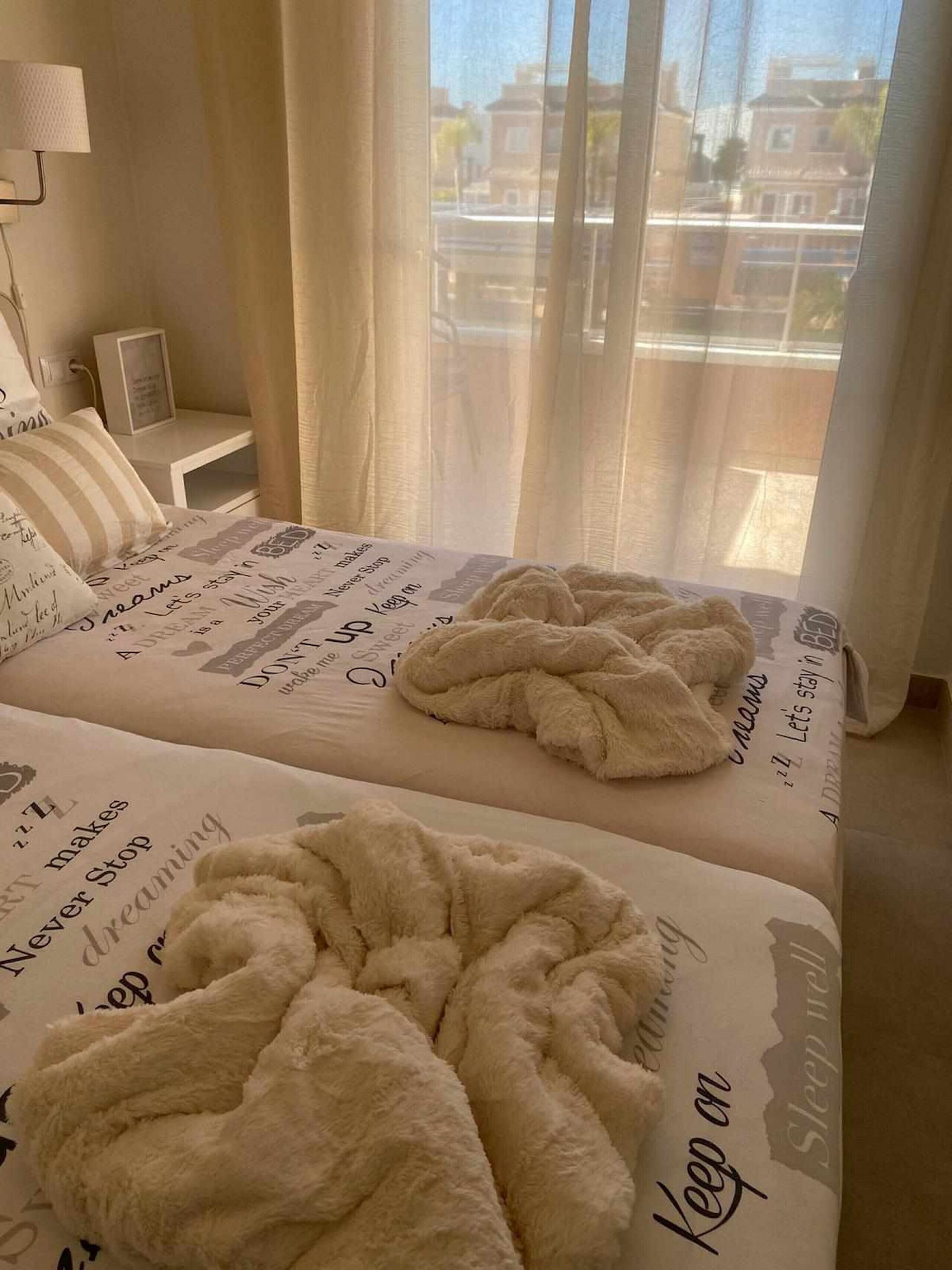 3 bedrooms, bed sheets