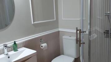 Shower, free toiletries, hair dryer, towels