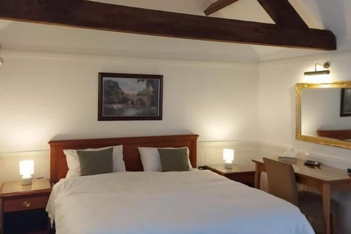 Premium bedding, iron/ironing board (on request), WiFi (free)