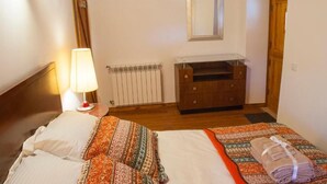 Family Cottage, Balcony, Garden View | Wi-fi percuma 