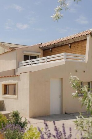 Unclassified image, 3 of 21, button - Modern "Maison des Embruns" 300 meters from the beach (Gruissan)