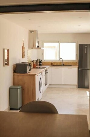Unclassified image, 2 of 21, button - Modern "Maison des Embruns" 300 meters from the beach (Gruissan)